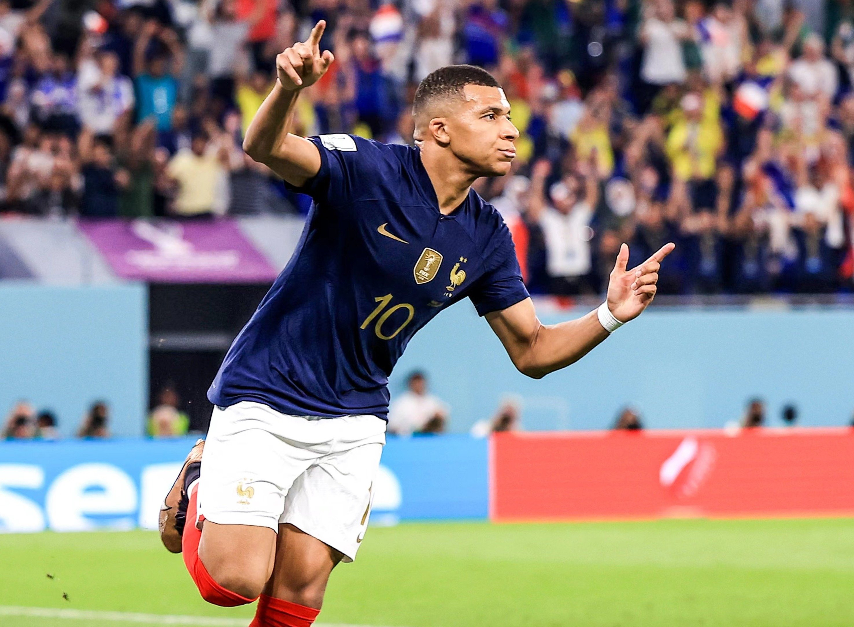 仅仅只是换了个“皮”，狂揽2亿美元后的续作就冲上了畅销榜第一？