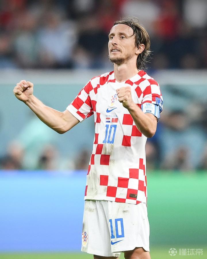 排队给詹姆斯道歉！球衣补丁并非自我营销，NBA官方给足goat面子